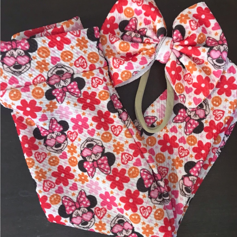 Groovy Minnie Mouse leggings and matching bow on nylon. Size 12-18 mo